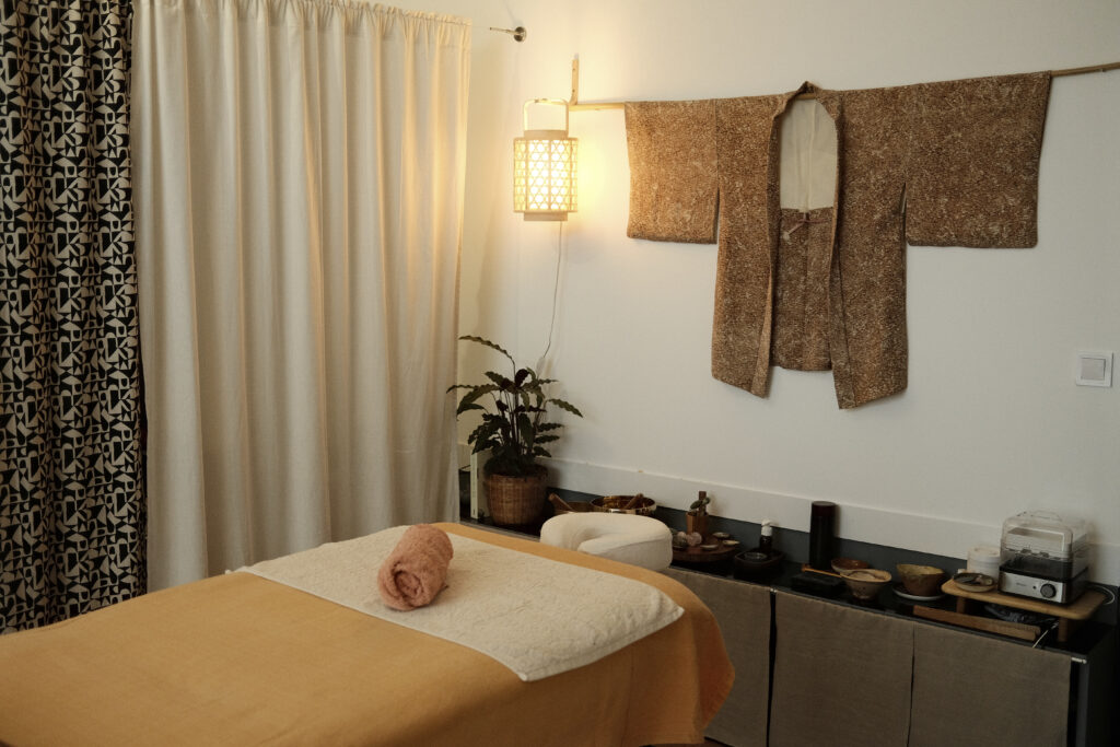 studio de bien-être et sa table de massage